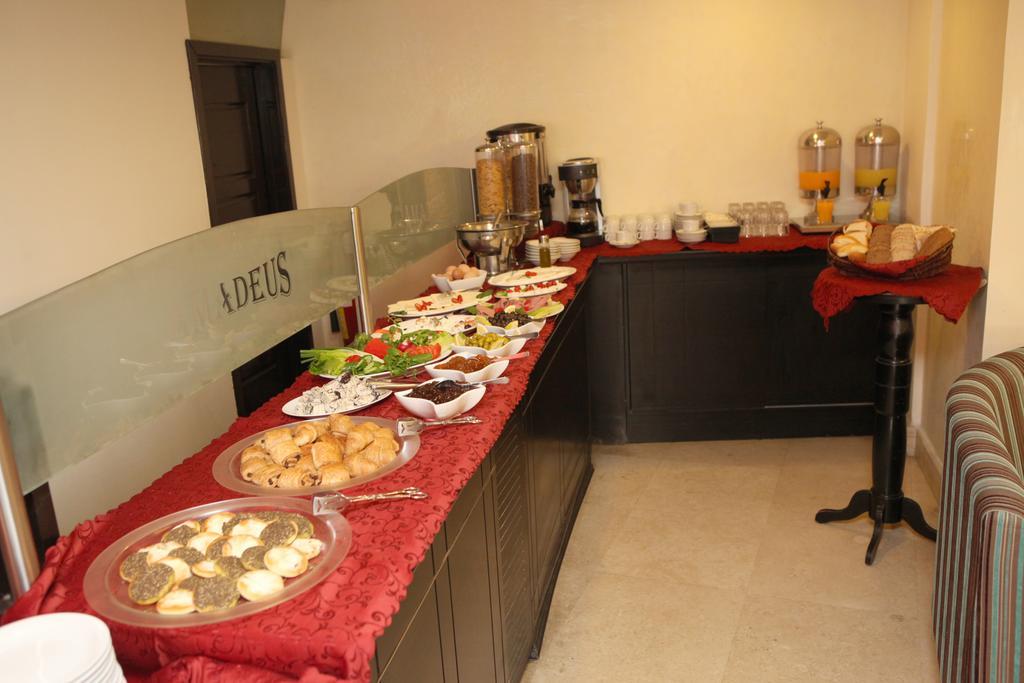 Mozart Hotel Beirut Eksteriør billede